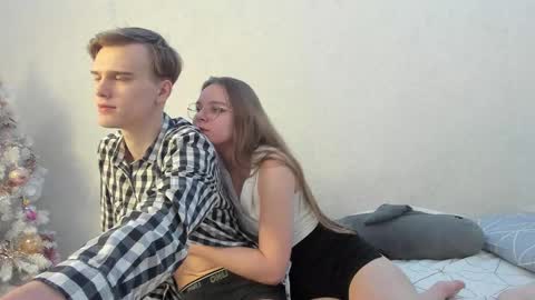 Snapshot of yueslang chatting on 02-16-25, 08:00 Yue Lang and Samm online show from 02-16-25, 08:00