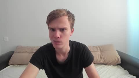 Snapshot of yueslang chatting on 10-04-25, 10:24 Yue Lang and Samm online show from 10-04-25, 10:24