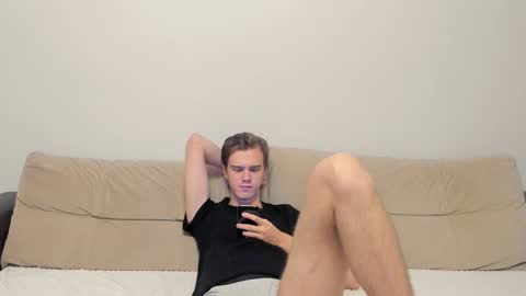 Snapshot of yueslang chatting on 10-09-25, 06:39 Yue Lang and Samm online show from 10-09-25, 06:39