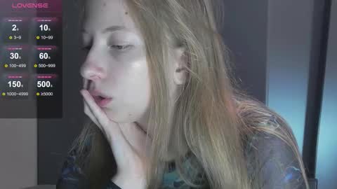 yuki_bloom online show from 10-15-25, 07:41