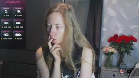 yuki_bloom online show from 10-20-25, 07:42