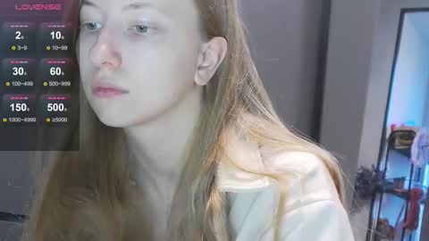 yuki_bloom online show from 10-23-25, 08:46