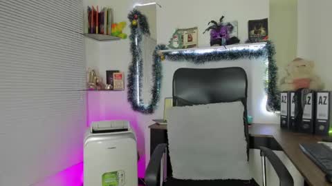 Yukio Davis  online show from 12-06-24, 01:40