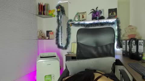 Yukio Davis  online show from 12-06-24, 04:47