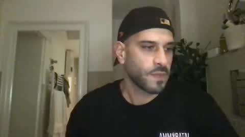 Snapshot of yul53 chatting on 09-28-25, 01:16 yul53 online show from 09-28-25, 01:16