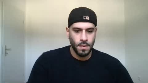 Snapshot of yul53 chatting on 11-02-25, 08:06 yul53 online show from 11-02-25, 08:06