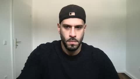 Snapshot of yul53 chatting on 11-06-25, 12:39 yul53 online show from 11-06-25, 12:39