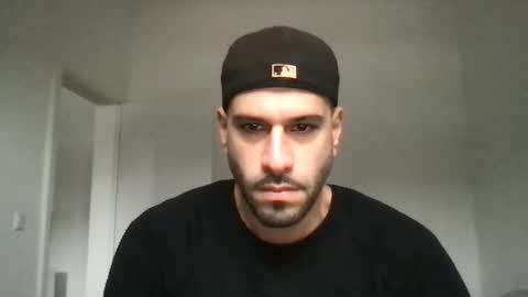 Snapshot of yul53 chatting on 11-16-25, 10:21 yul53 online show from 11-16-25, 10:21