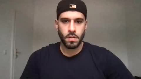 Snapshot of yul53 chatting on 11-25-25, 11:10 yul53 online show from 11-25-25, 11:10