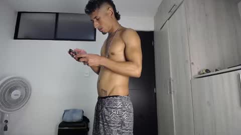 Snapshot of yulian_23 chatting on 10-25-25, 10:26 Ivan online show from 10-25-25, 10:26