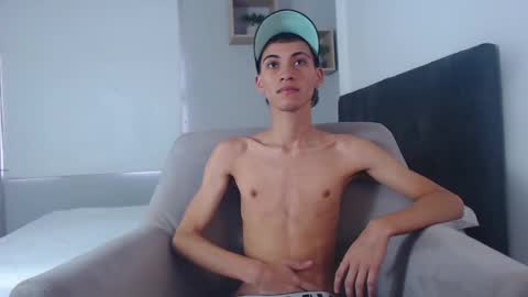 Snapshot of yulian_vasquez chatting on 02-17-25, 12:05 yulian_vasquez online show from 02-17-25, 12:05