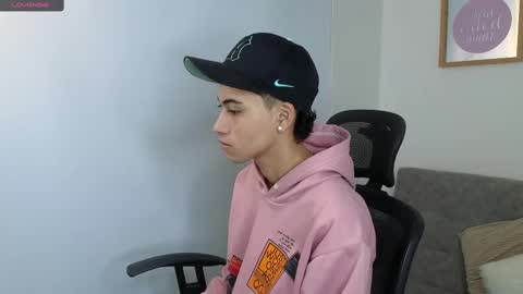 Snapshot of yulian_vasquez chatting on 09-25-25, 12:09 yulian_vasquez online show from 09-25-25, 12:09