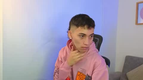 Snapshot of yulian_vasquez chatting on 09-29-25, 12:21 yulian_vasquez online show from 09-29-25, 12:21