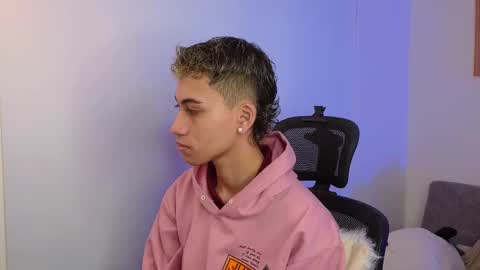 Snapshot of yulian_vasquez chatting on 10-08-25, 12:14 yulian_vasquez online show from 10-08-25, 12:14