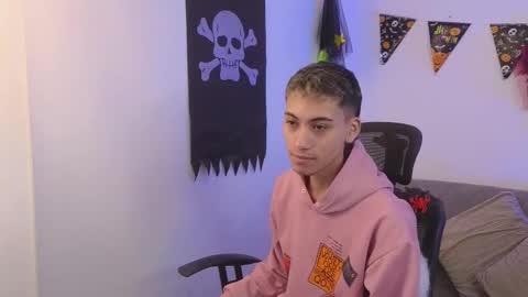 Snapshot of yulian_vasquez chatting on 10-18-25, 12:17 yulian_vasquez online show from 10-18-25, 12:17