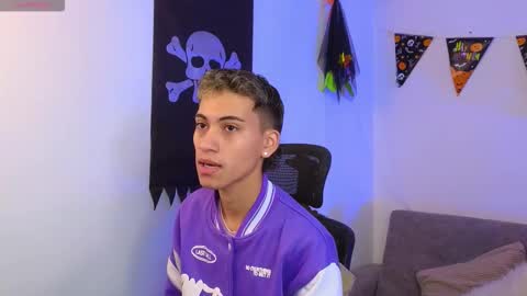 Snapshot of yulian_vasquez chatting on 10-21-25, 12:17 yulian_vasquez online show from 10-21-25, 12:17