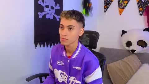 Snapshot of yulian_vasquez chatting on 10-25-25, 12:23 yulian_vasquez online show from 10-25-25, 12:23