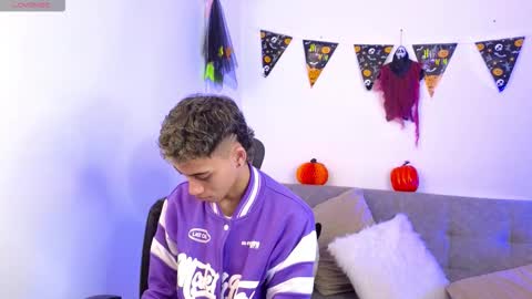 Snapshot of yulian_vasquez chatting on 10-29-25, 12:18 yulian_vasquez online show from 10-29-25, 12:18