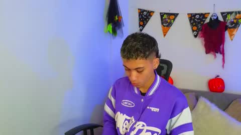 Snapshot of yulian_vasquez chatting on 10-30-25, 12:17 yulian_vasquez online show from 10-30-25, 12:17