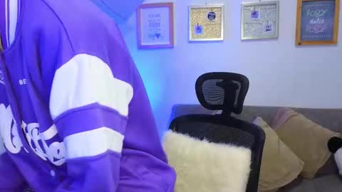 Snapshot of yulian_vasquez chatting on 11-22-25, 12:04 yulian_vasquez online show from 11-22-25, 12:04