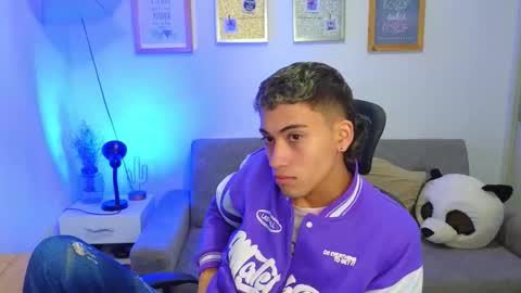 Snapshot of yulian_vasquez chatting on 11-27-25, 12:18 yulian_vasquez online show from 11-27-25, 12:18