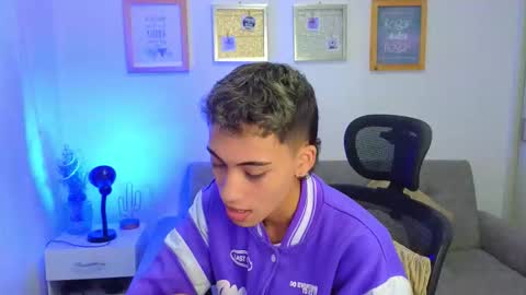 Snapshot of yulian_vasquez chatting on 11-29-25, 12:30 yulian_vasquez online show from 11-29-25, 12:30