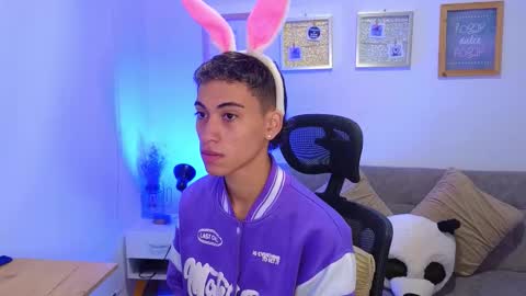 Snapshot of yulian_vasquez chatting on 12-18-25, 12:22 yulian_vasquez online show from 12-18-25, 12:22