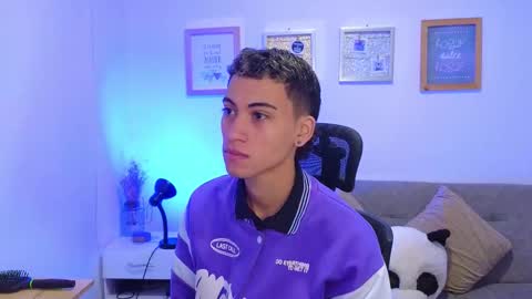 Snapshot of yulian_vasquez chatting on 12-19-25, 12:12 yulian_vasquez online show from 12-19-25, 12:12