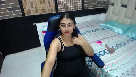 Snapshot of yuliet_latin69 chatting on 11-11-25, 01:33 Yulieth online show from 11-11-25, 01:33