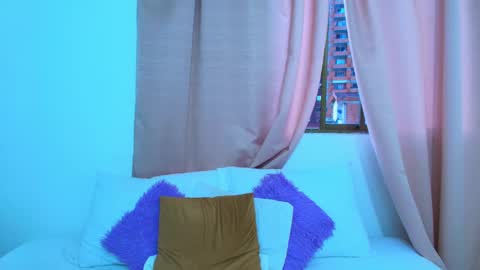 Snapshot of yulina_xue chatting on 02-20-25, 10:59 Yulina online show from 02-20-25, 10:59