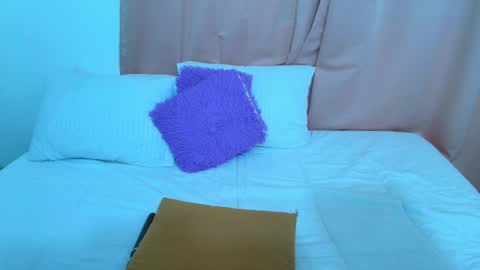 Snapshot of yulina_xue chatting on 03-08-25, 02:45 Yulina online show from 03-08-25, 02:45