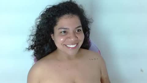 Snapshot of yulissa18 chatting on 01-05-25, 09:57 Yuli and SaraIndependent model online show from 01-05-25, 09:57