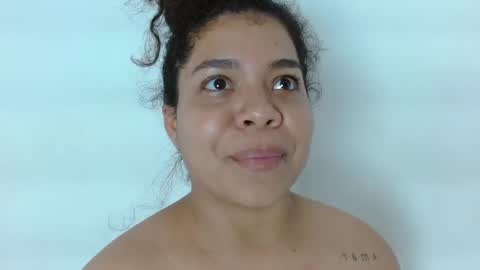 Snapshot of yulissa18 chatting on 01-06-25, 12:59 Yuli and SaraIndependent model online show from 01-06-25, 12:59