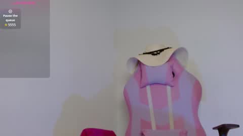 Snapshot of yulissa18 chatting on 10-06-25, 08:28 Yuli and SaraIndependent model online show from 10-06-25, 08:28