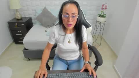 Snapshot of yulitza1025 chatting on 11-19-25, 12:16 Y U L I T Z A online show from 11-19-25, 12:16