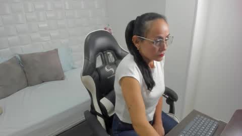 Snapshot of yulitza1025 chatting on 11-24-25, 01:11 Y U L I T Z A online show from 11-24-25, 01:11