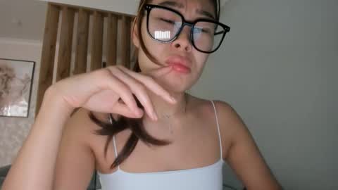 Yumi online show from 10-13-25, 07:52