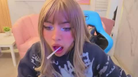 Snapshot of yuna_doll_a chatting on 07-18-26, 01:37 Yuna online show from 07-18-26, 01:37