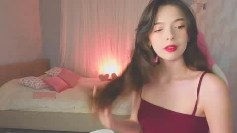 Snapshot of yuna_sunshy chatting on 10-22-25, 12:33 Yuna online show from 10-22-25, 12:33