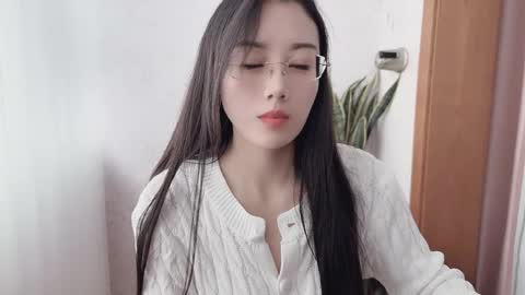 Snapshot of yuner0715 chatting on 10-18-25, 04:04 YunEr online show from 10-18-25, 04:04