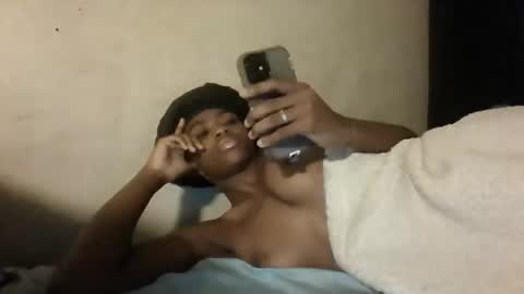 Snapshot of yungblackberry chatting on 10-18-25, 06:48 YungBlackBerry online show from 10-18-25, 06:48