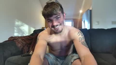 Snapshot of yungbul1 chatting on 12-16-25, 10:15 yungbul1 online show from 12-16-25, 10:15