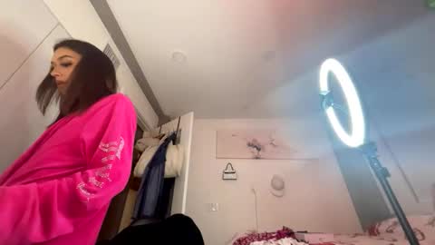 Snapshot of yungfemslut chatting on 12-18-25, 08:09 BbyTSSLut online show from 12-18-25, 08:09