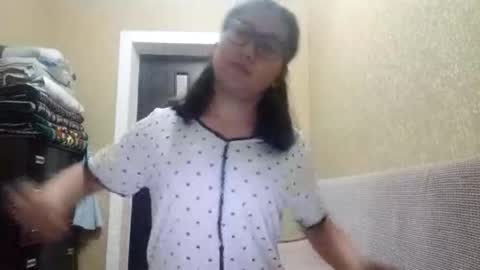 Yuna online show from 11-17-25, 01:06