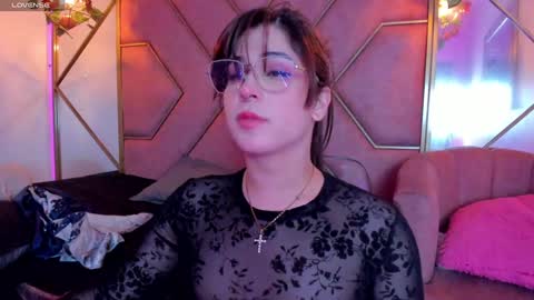 Snapshot of yuri_stars chatting on 01-18-25, 12:13 Yuri Stars online show from 01-18-25, 12:13