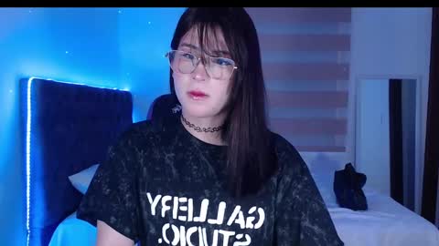 Snapshot of yuri_stars chatting on 02-09-25, 10:43 Yuri Stars online show from 02-09-25, 10:43