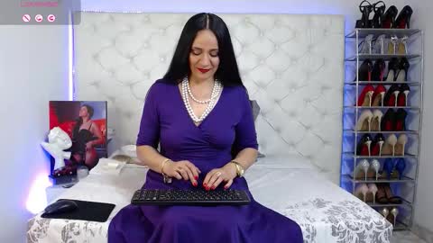 Snapshot of yury_m2_ chatting on 10-17-25, 03:20    2  online show from 10-17-25, 03:20