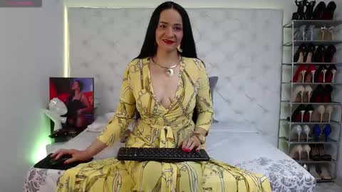 Snapshot of yury_m2_ chatting on 10-21-25, 02:23    2  online show from 10-21-25, 02:23