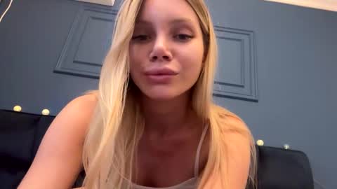 Snapshot of yvonna_ chatting on 01-18-25, 02:55 yvonna_ online show from 01-18-25, 02:55