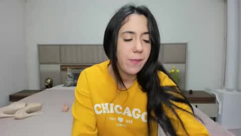 Snapshot of yvonnebabe chatting on 12-27-24, 06:35 yvonnebabe online show from 12-27-24, 06:35